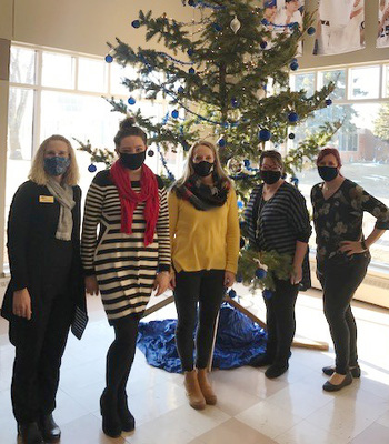 tree decorating 12-2020.psd