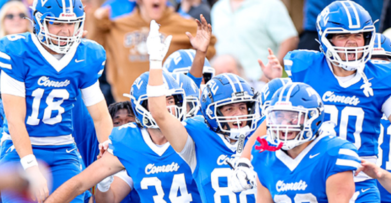 Comets rally together for an unforgettable Homecoming/Farmers Bowl victory